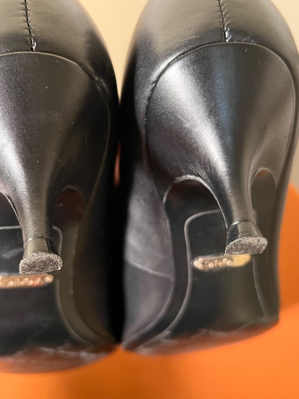 Vionic Kitten Heel Black Leather Pumps 7.5 - Picture 4 of 9